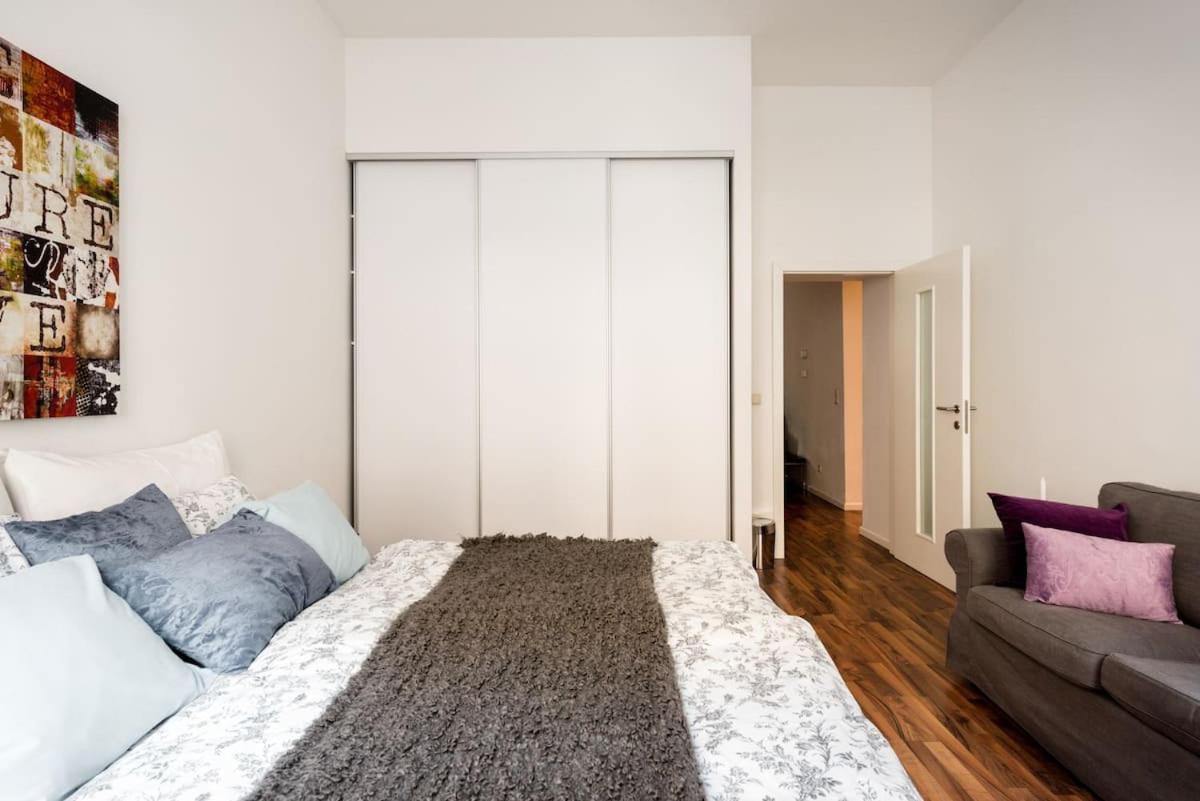 Luxurious And Spacious 5 Min Walk To City Center, 1-2 Appartement Wenen