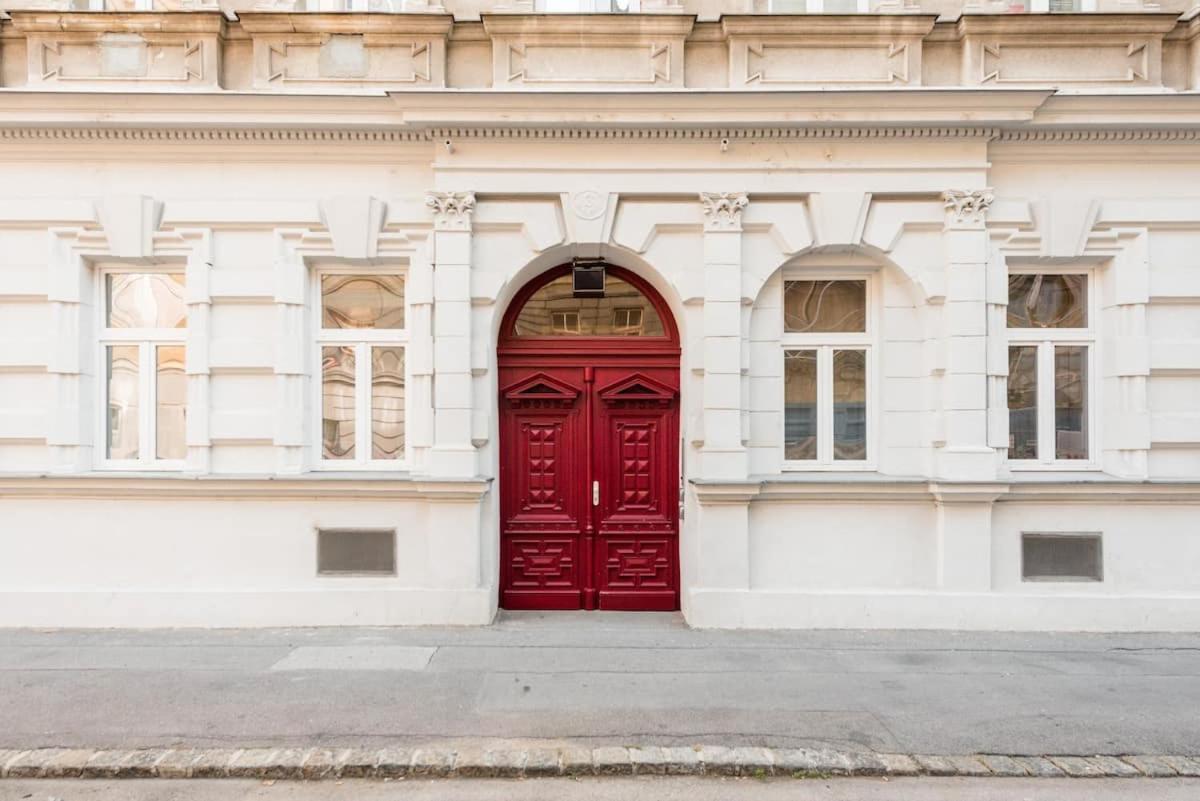 Appartement Luxurious And Spacious 5 Min Walk To City Center, 1-2 *