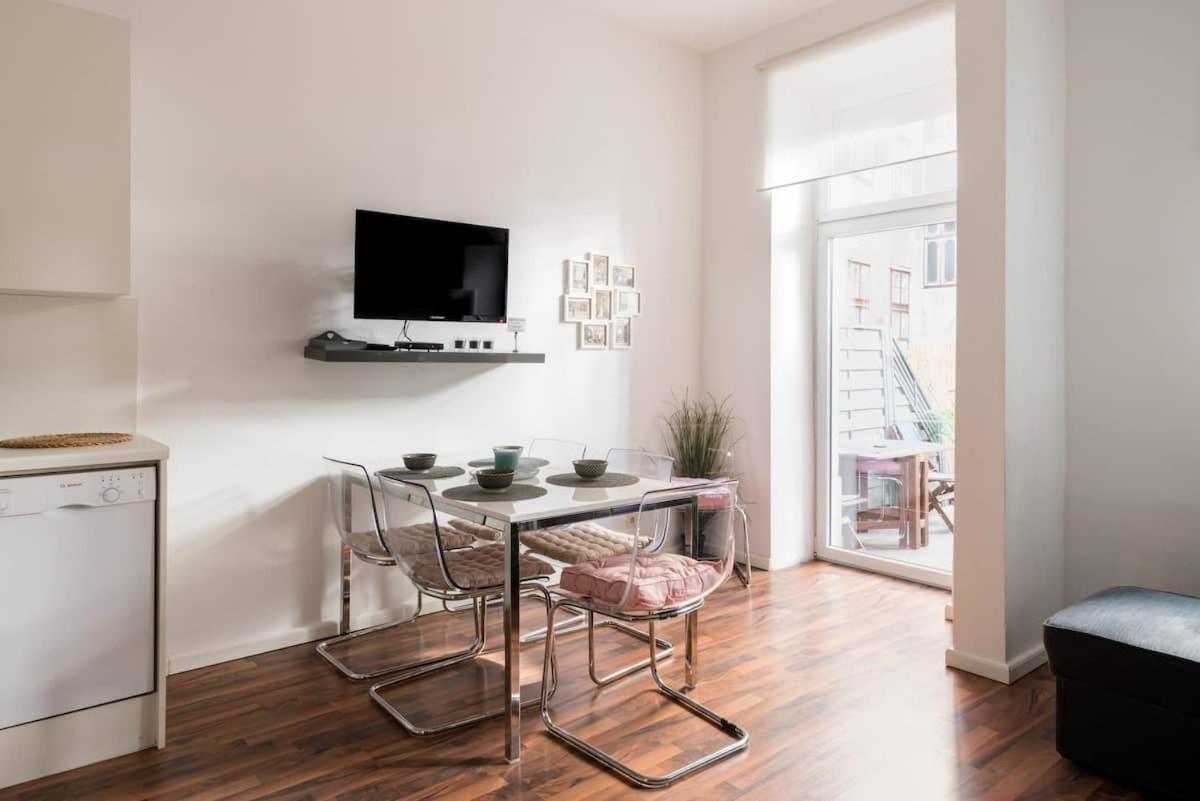 Luxurious And Spacious 5 Min Walk To City Center, 1-2 Appartement Wenen