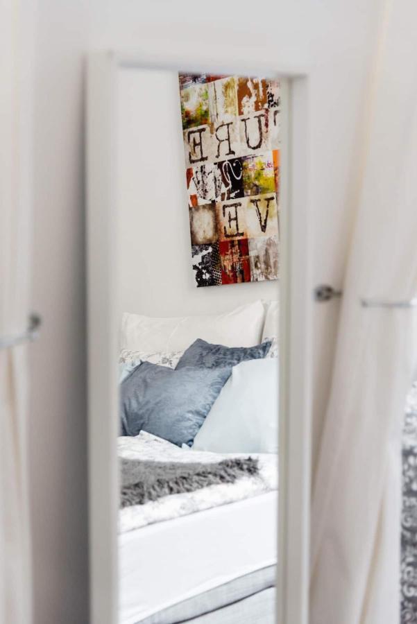 Appartement Luxurious And Spacious 5 Min Walk To City Center, 1-2 *