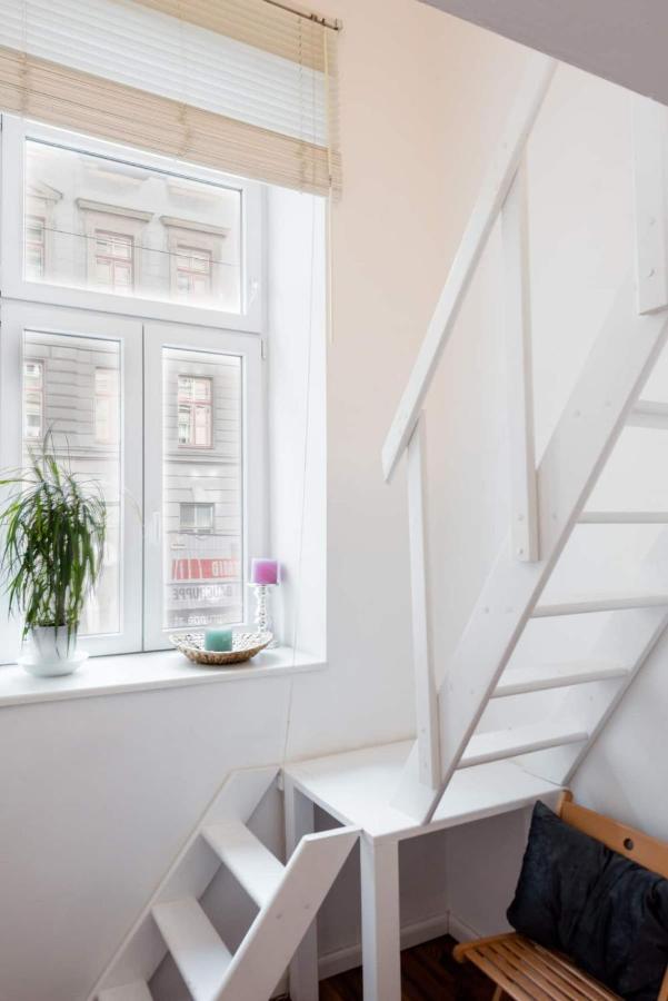 Luxurious And Spacious 5 Min Walk To City Center, 1-2 Wenen