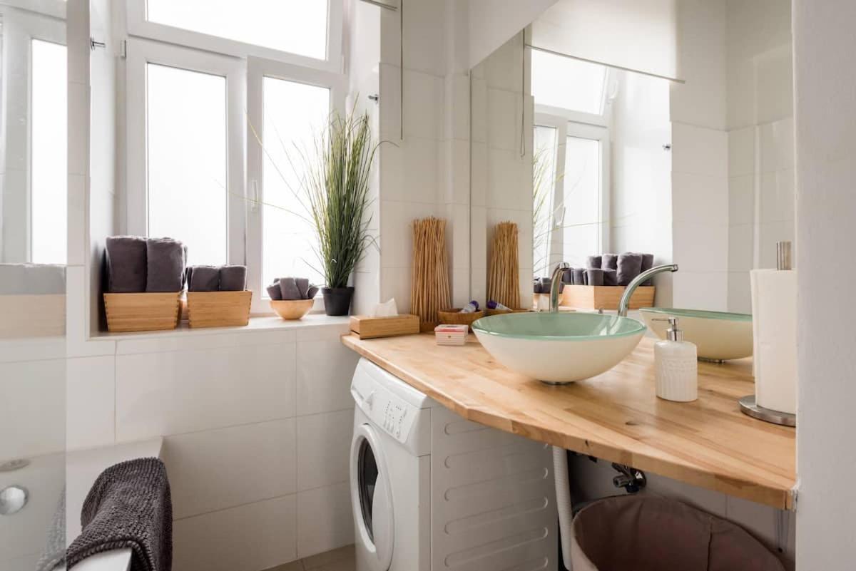 Appartement Luxurious And Spacious 5 Min Walk To City Center, 1-2 Wenen